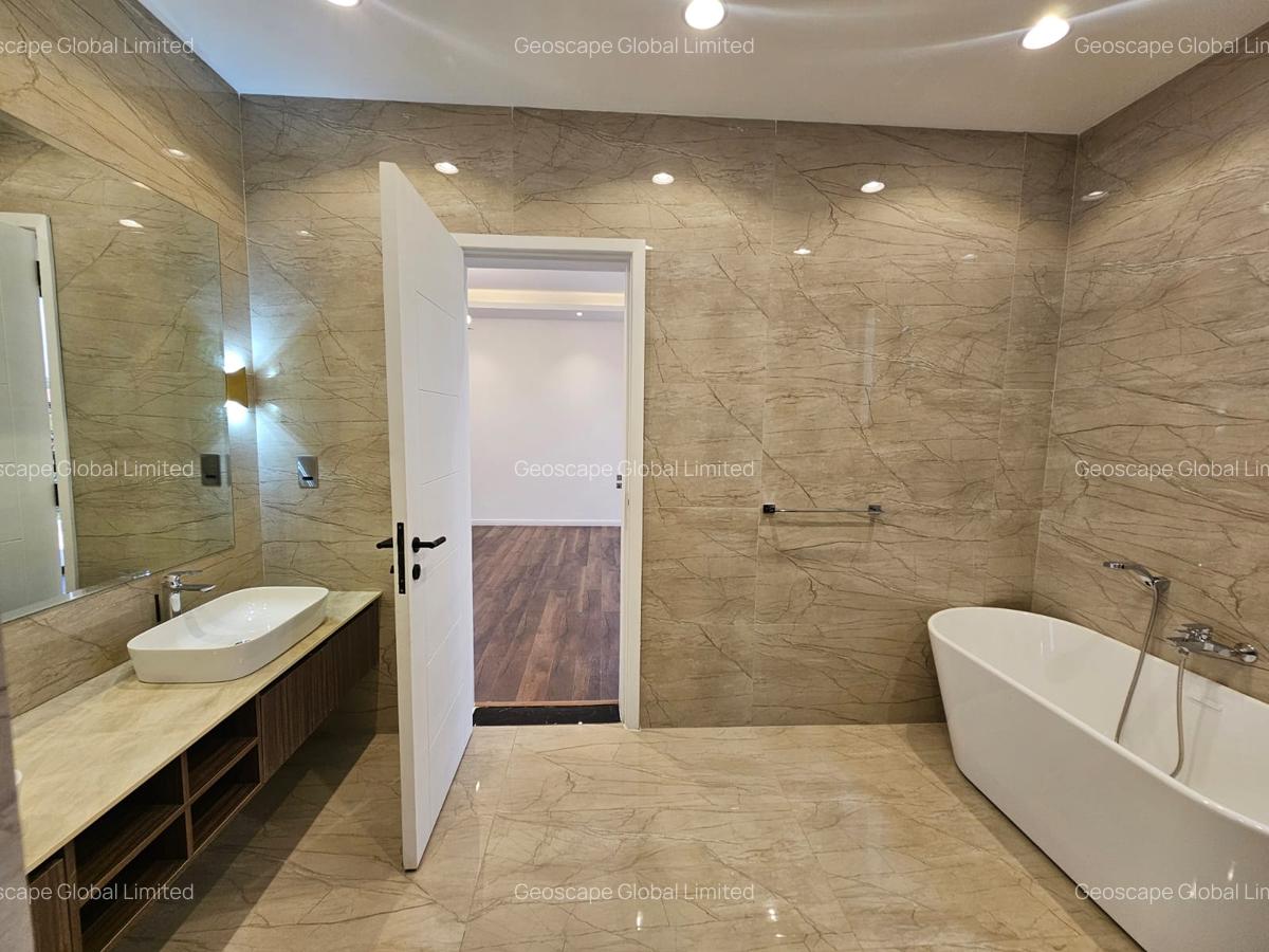 5 Bed House with En Suite in Lavington - 5