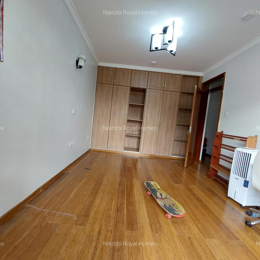 5 Bed Townhouse with En Suite at Lavington Convent Drive - 8