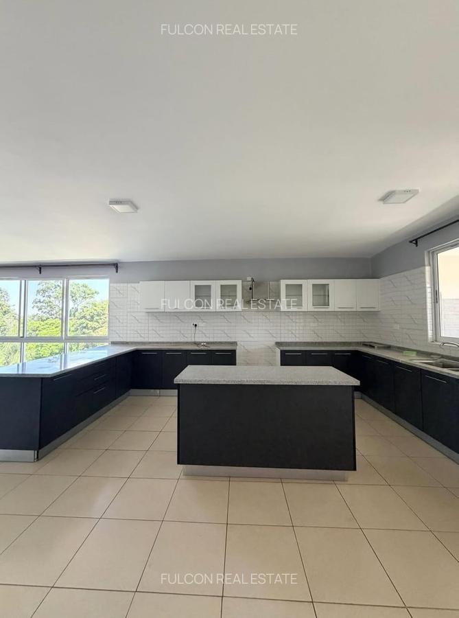 4 Bed Apartment with En Suite in General Mathenge - 2