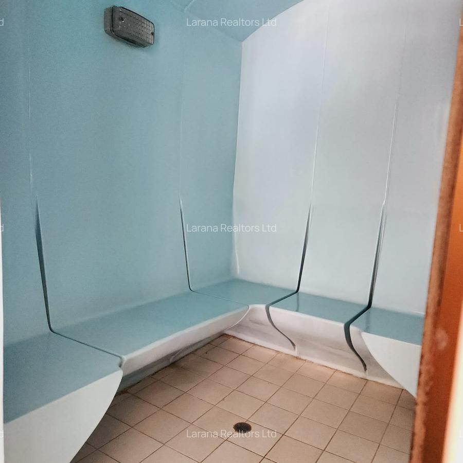 5 Bed House with En Suite at Hardy - 12