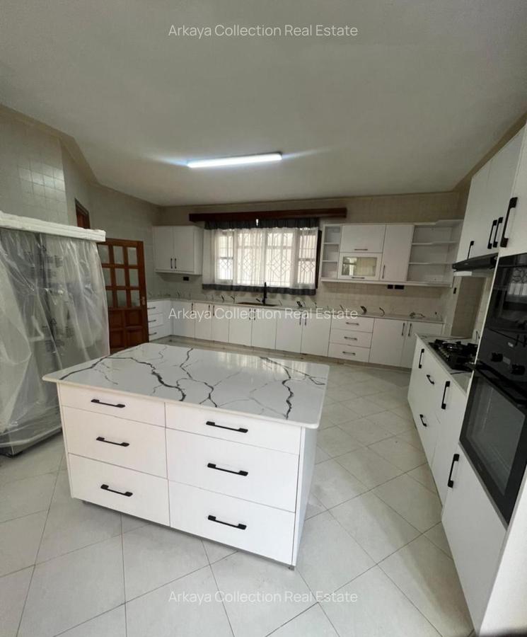 6 Bed Villa with En Suite in Lavington - 6