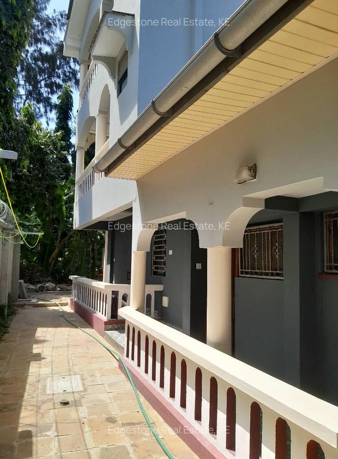 2 Bed Apartment with En Suite in Shanzu - 8