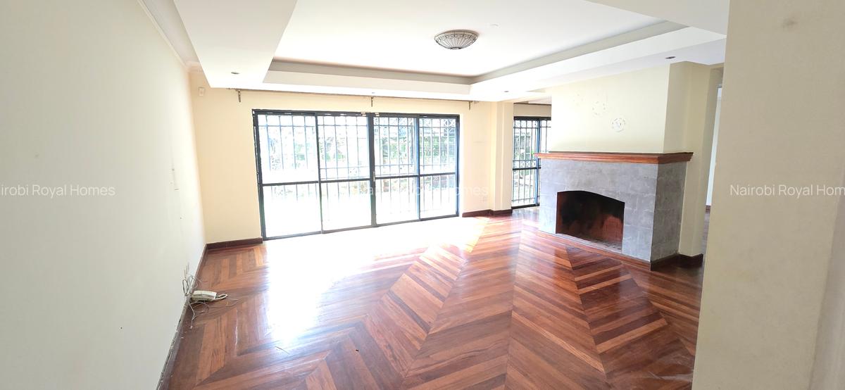 5 Bed Townhouse with En Suite at Lavington Convent Drive - 8