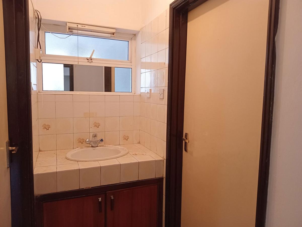 4 Bed Apartment in Parklands - 8