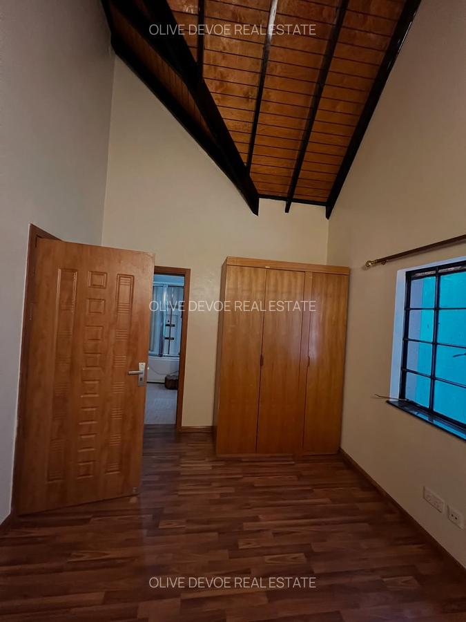 4 Bed Townhouse with En Suite in Lavington - 9