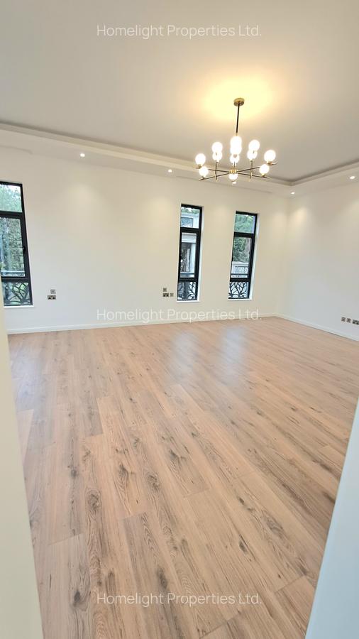 5 Bed Villa with En Suite at Lavington - 9