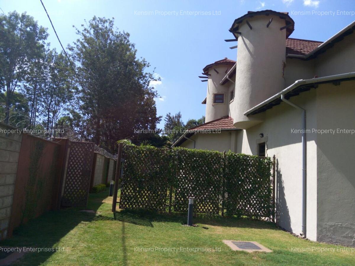 5 Bed House with En Suite in Runda - 14