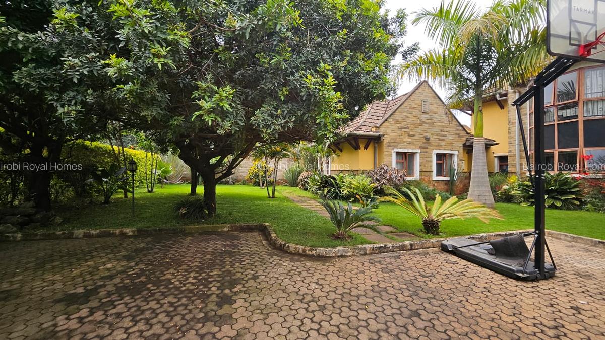 5 Bed House with En Suite at Mimosa Road - 2