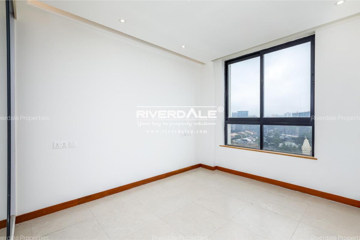 4 Bed Apartment with En Suite in Parklands - 13