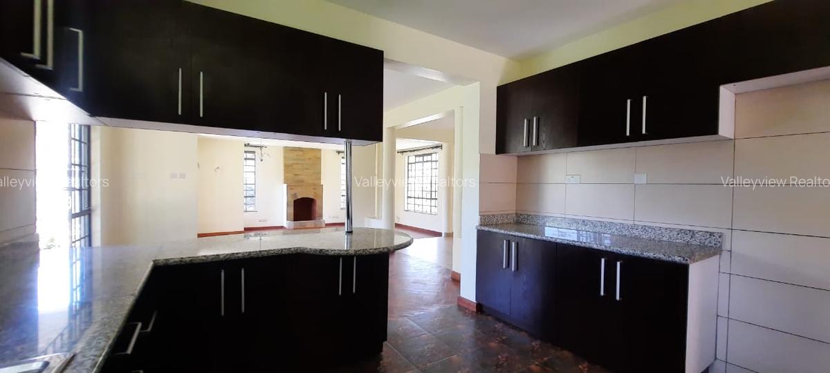 4 Bed Townhouse with En Suite at Lavington - 3
