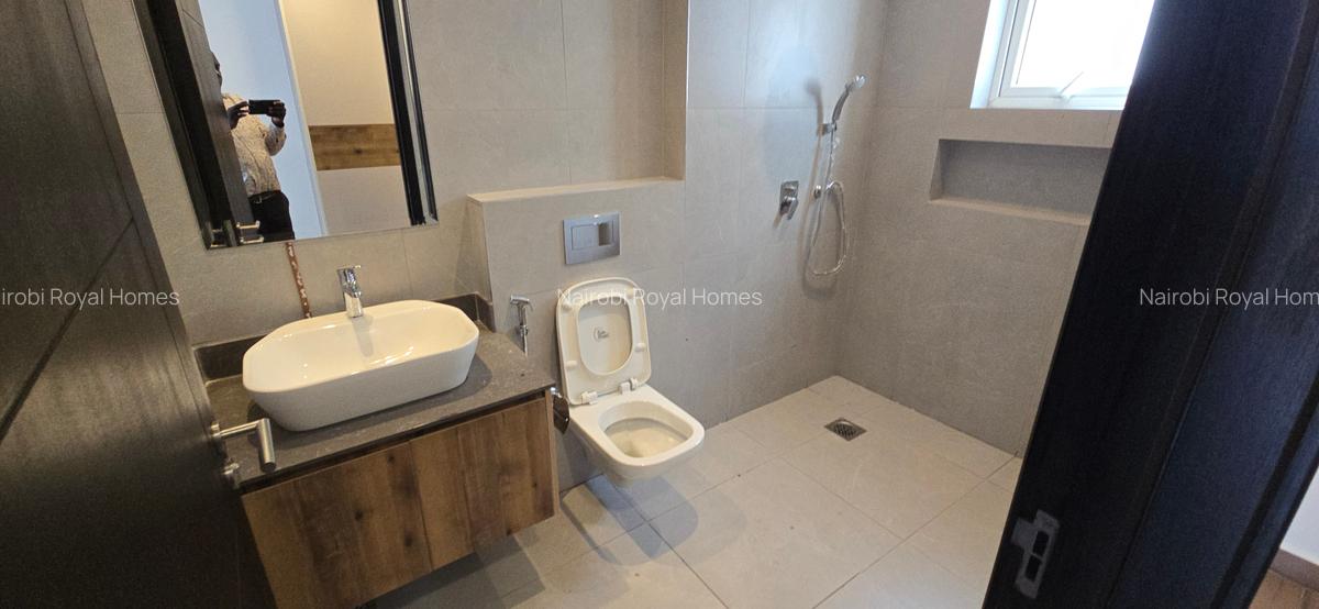 5 Bed Townhouse with En Suite at Lavington Green - 19