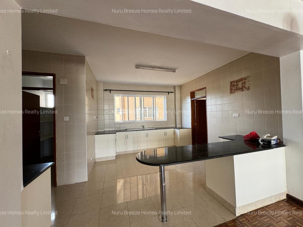 3 Bed Apartment with En Suite in Brookside - 8