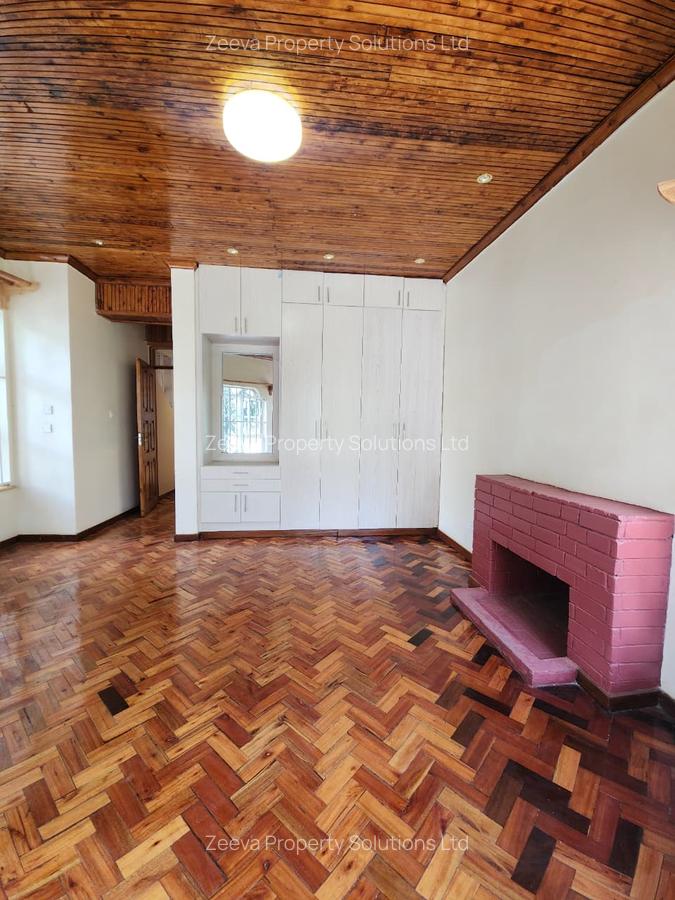 4 Bed House with En Suite in Spring Valley - 3