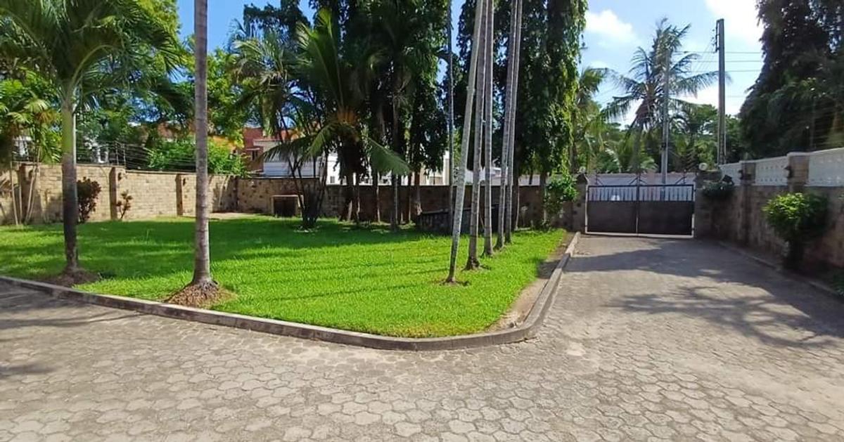 5 Bed Townhouse with En Suite at Nyali - 3