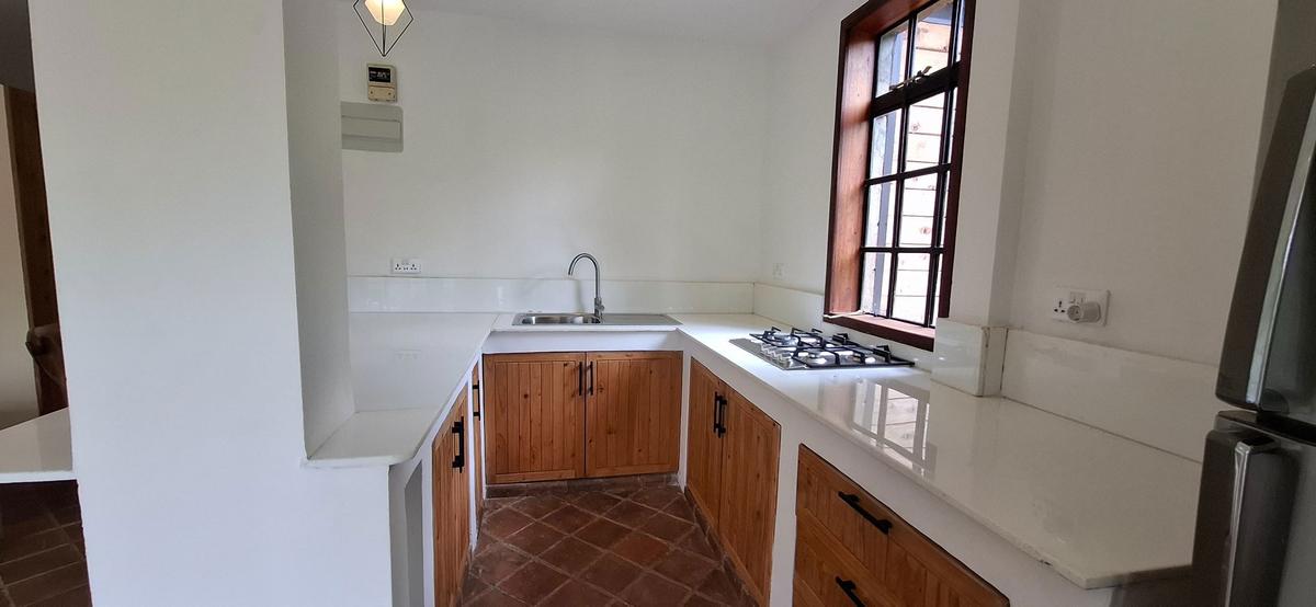 1 Bed House with En Suite in Ridgeways - 5