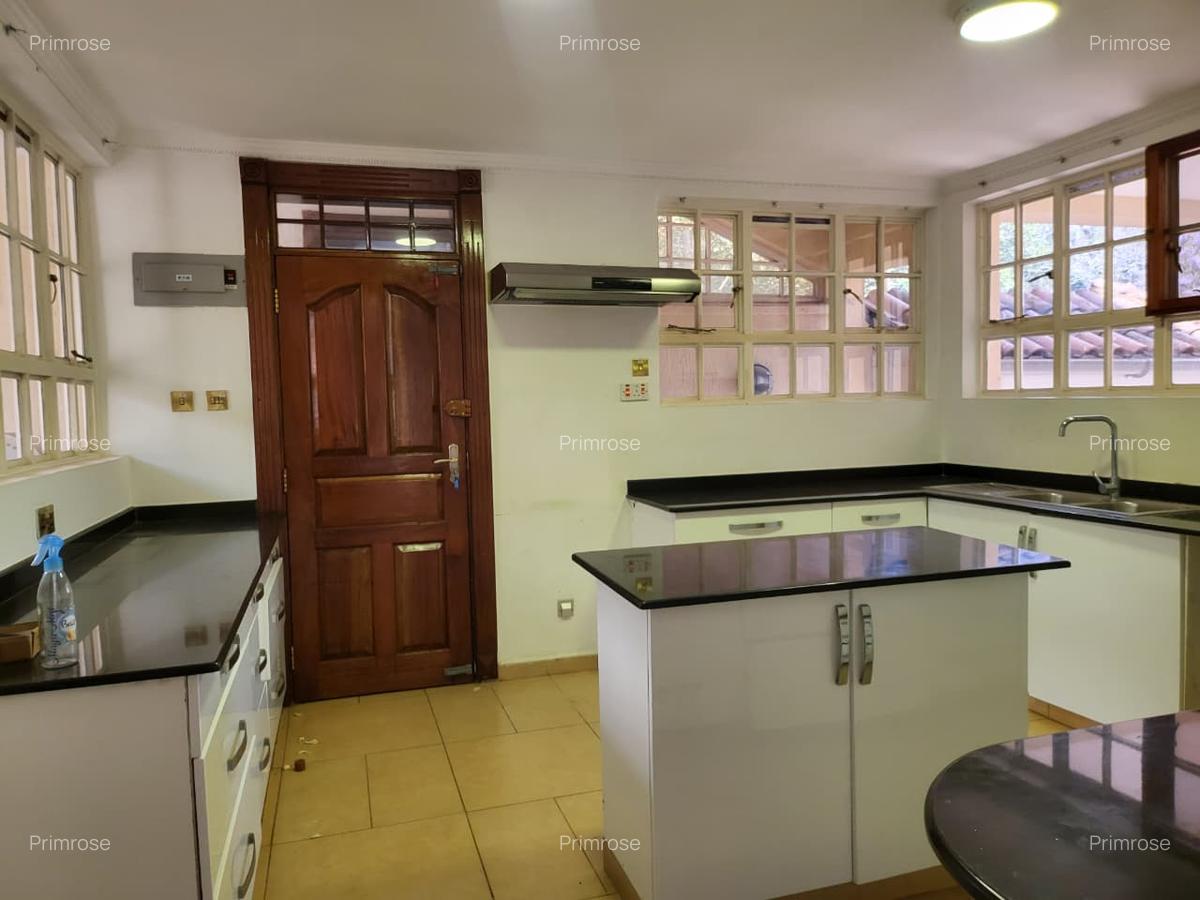 4 Bed Townhouse with En Suite in Westlands Area - 11