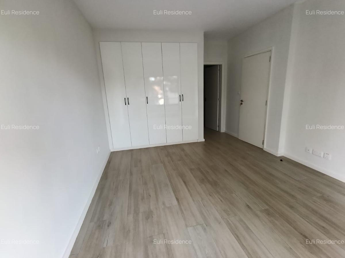 2 Bed Apartment with En Suite at Riverside Drive - 2