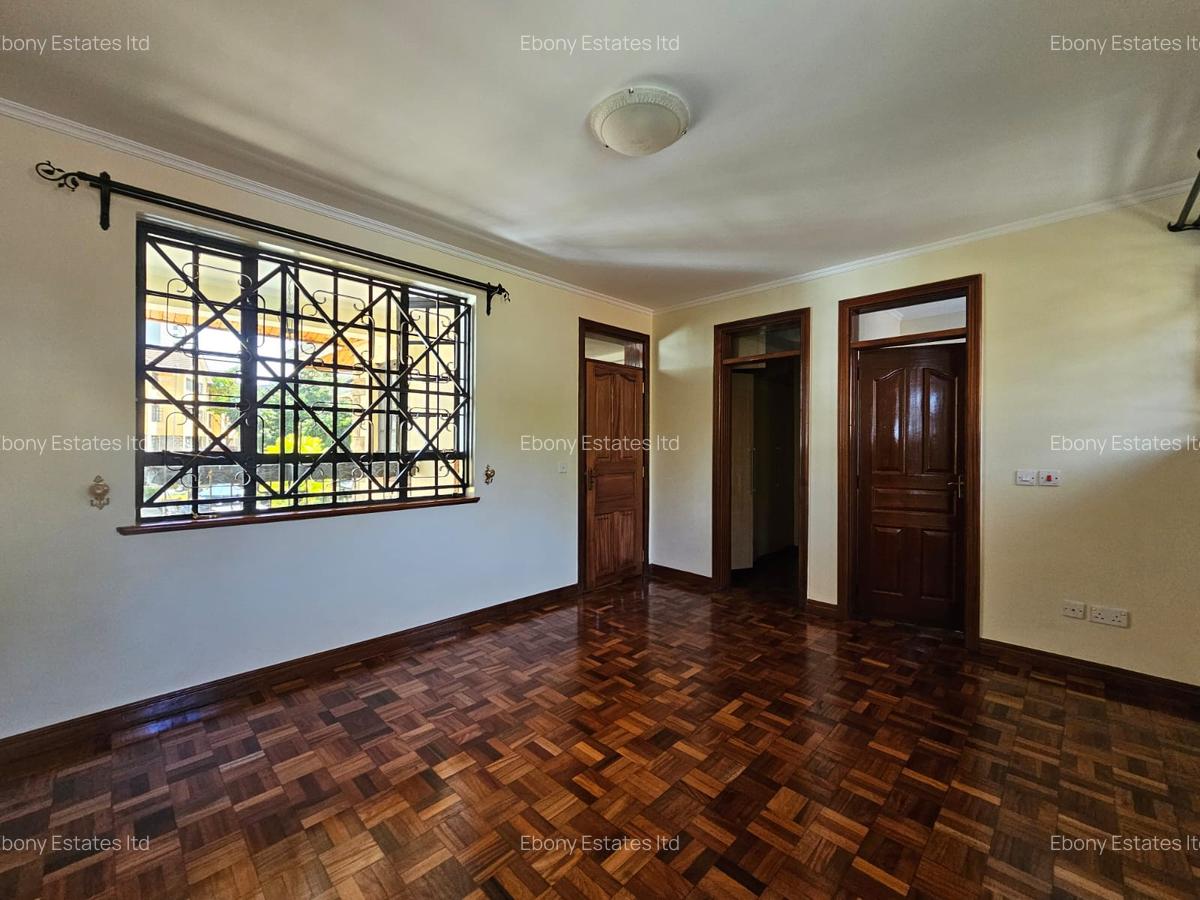 5 Bed Townhouse with En Suite in Lavington - 4