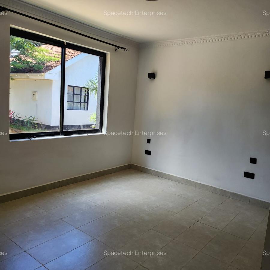 3 Bed House with En Suite in Runda - 10