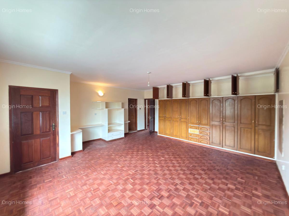 4 Bed Townhouse with En Suite at Lavington - 13