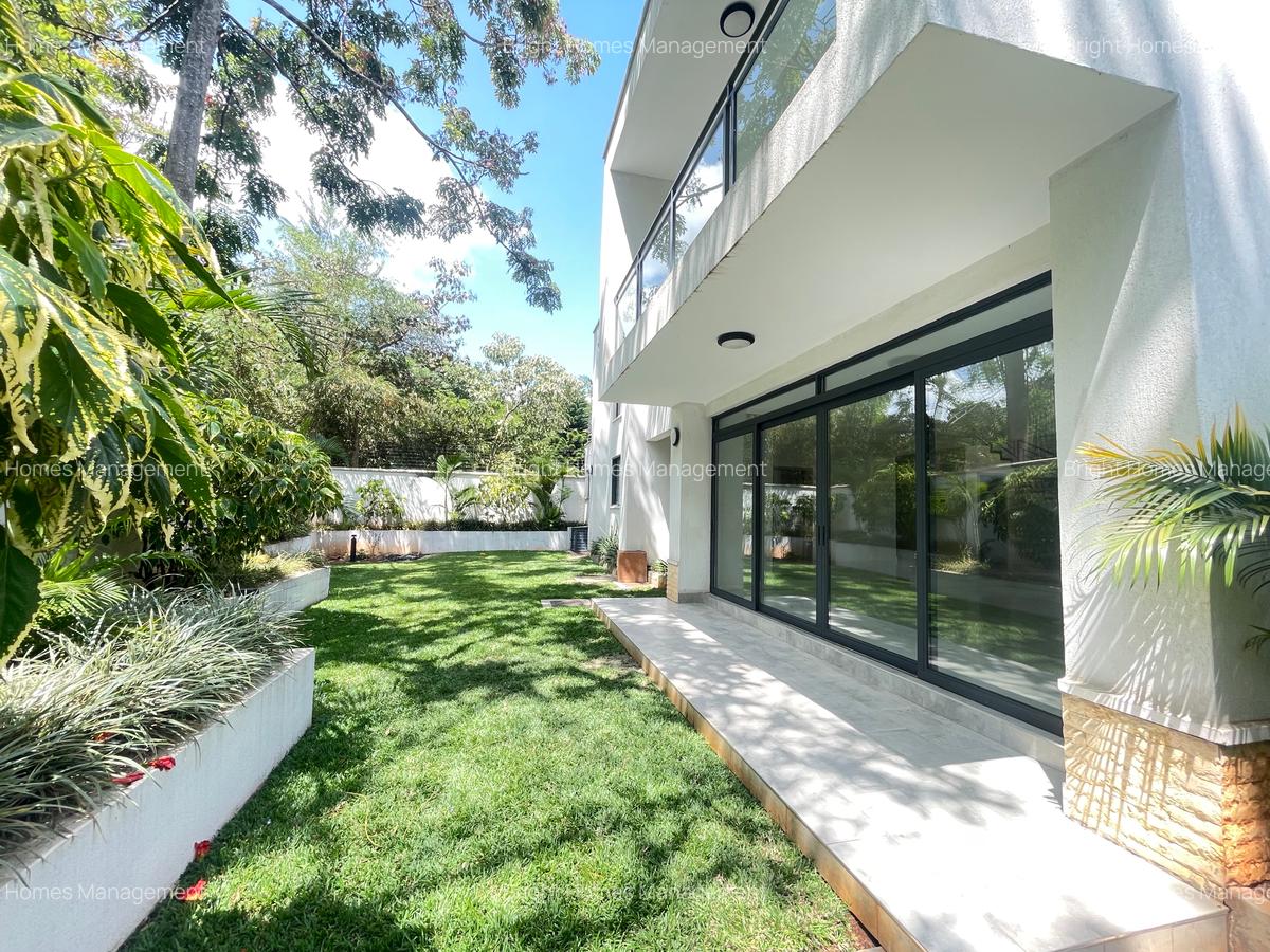 5 Bed Townhouse with En Suite in Lavington - 3