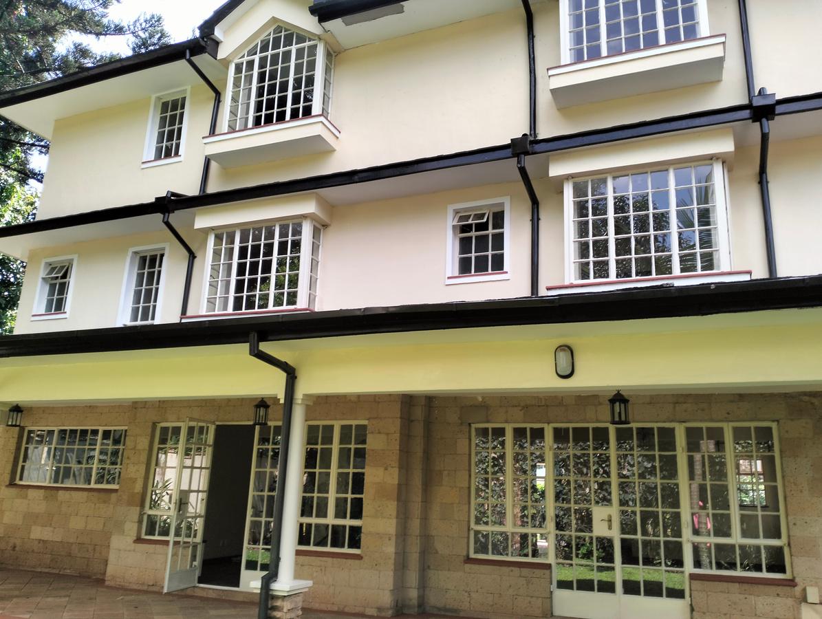 5 Bed Townhouse with En Suite in Lavington - 12