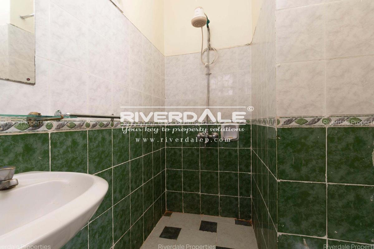 3 Bed Apartment with En Suite in Brookside - 8