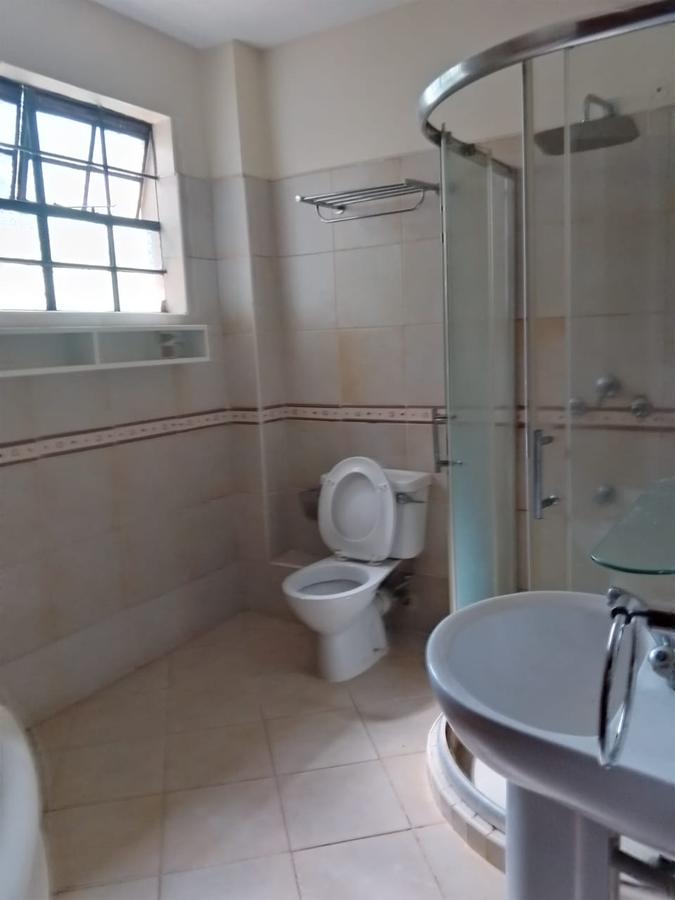 5 Bed House with En Suite in Lavington - 7