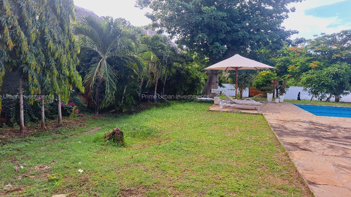 4 Bed House with En Suite in Diani - 12