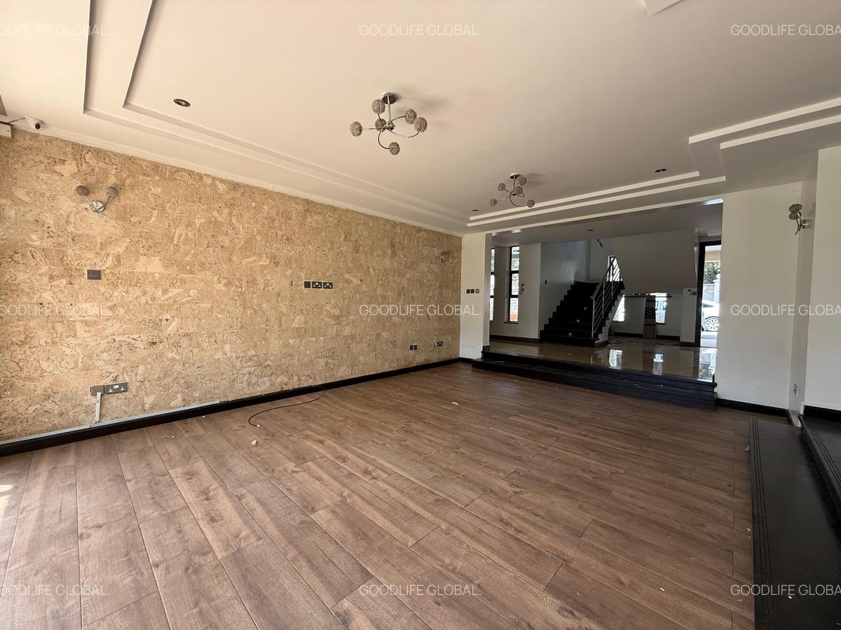 5 Bed Villa with En Suite at Lavington - 7