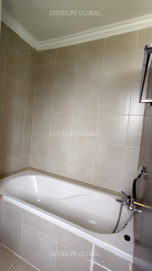 4 Bed House with En Suite at Ridgeways - 11