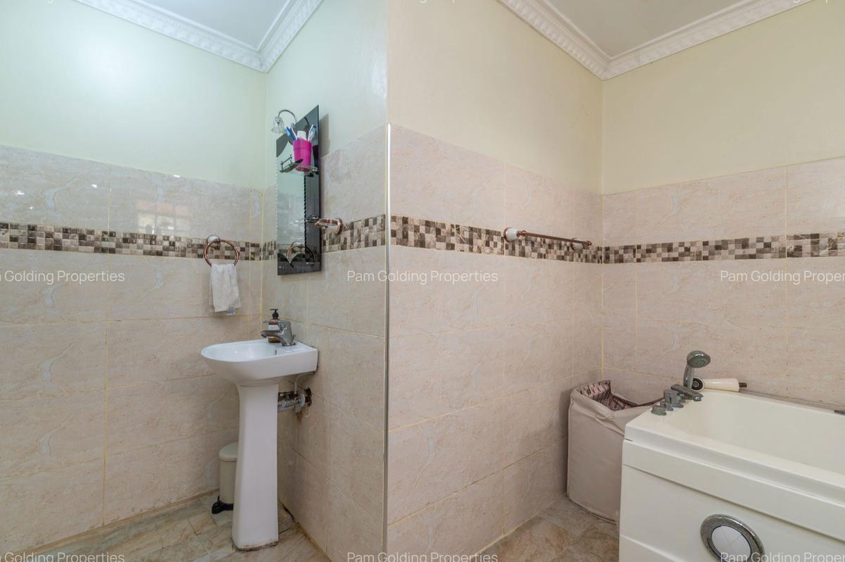 5 Bed House with En Suite in Kitengela - 13