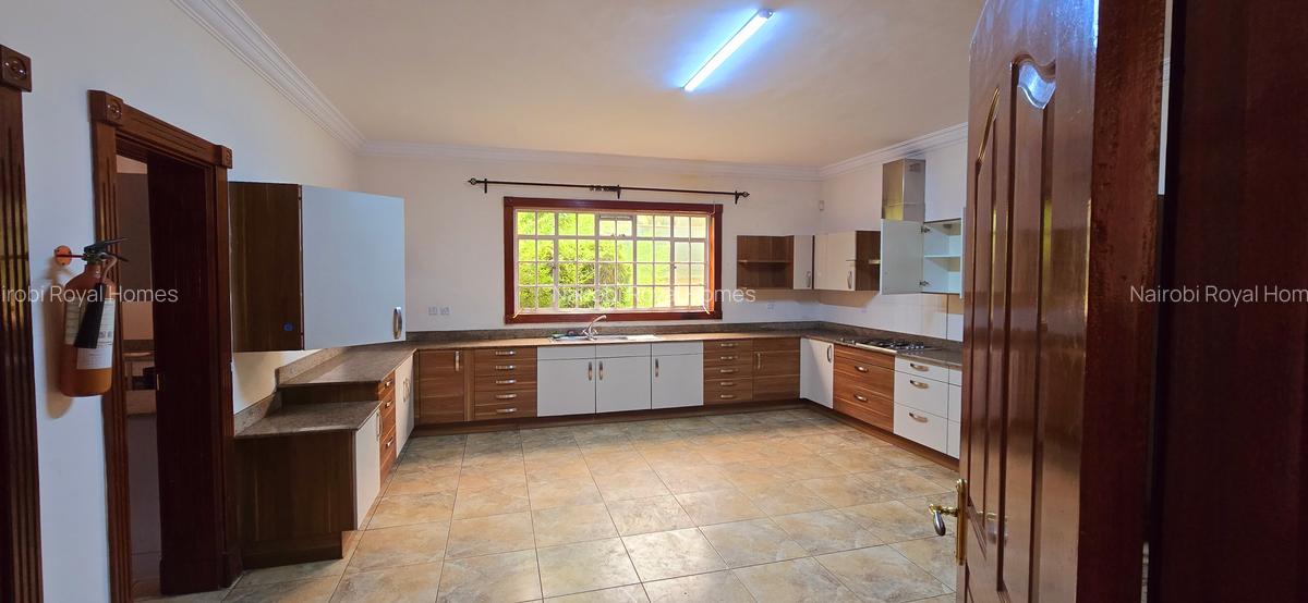 5 Bed Townhouse with En Suite at Lavington Green - 12