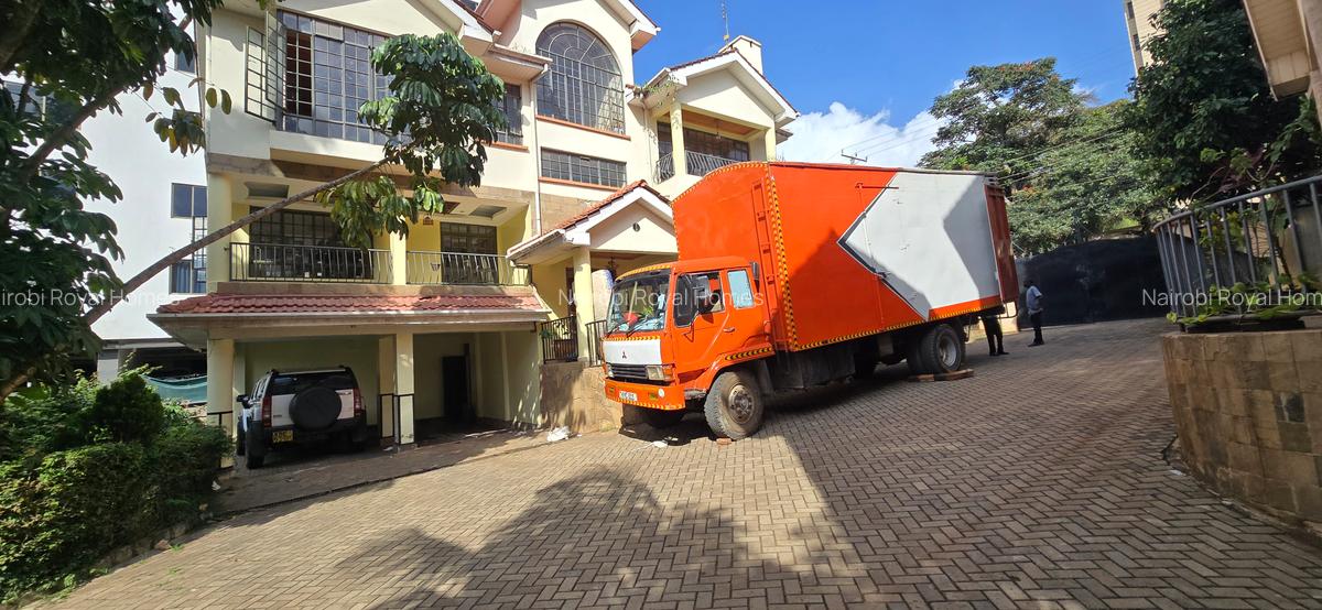 5 Bed Townhouse with En Suite at Lavington Green - 8