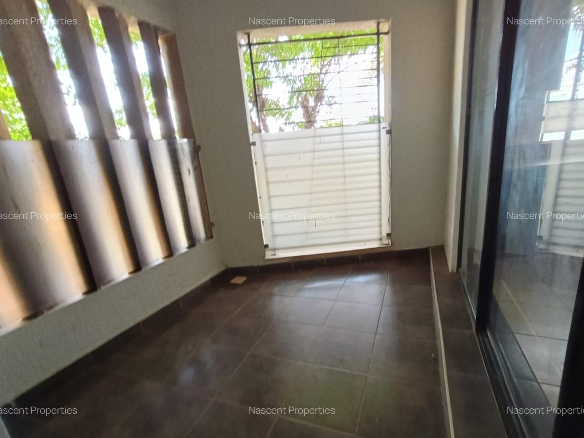 3 Bed Apartment with En Suite in Parklands - 7