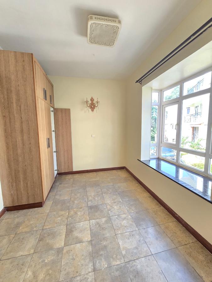 5 Bed Townhouse with En Suite at Off Convent Drive - 15