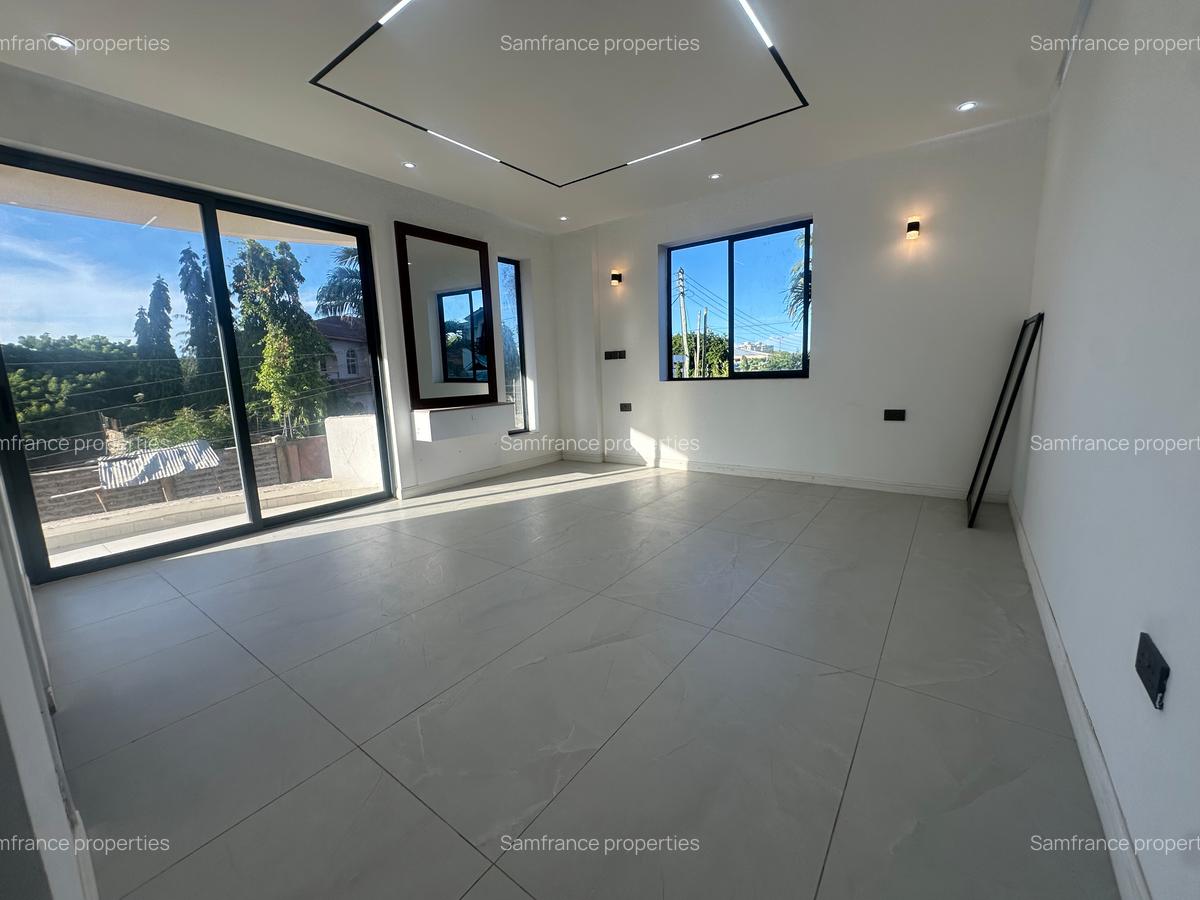 3 Bed Apartment with Swimming Pool at Customs Road - 4