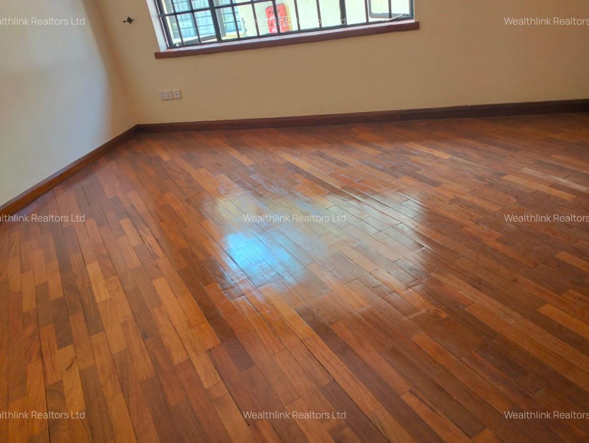 4 Bed Townhouse with En Suite at Lavington - 10