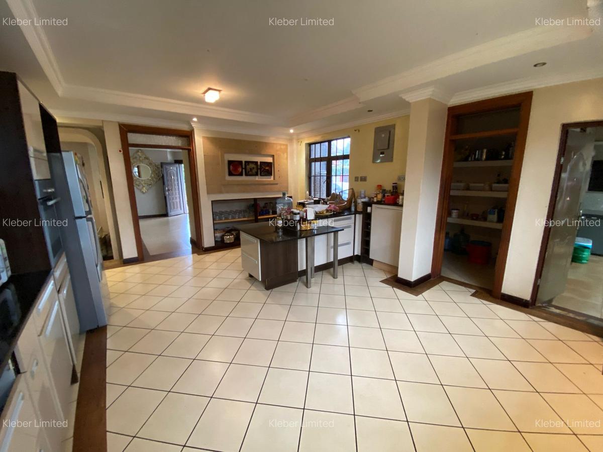 4 Bed Villa with En Suite in Runda - 2