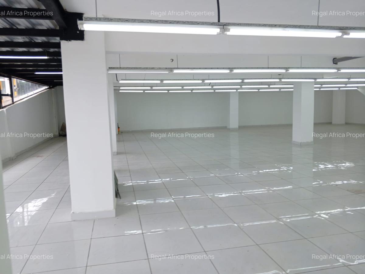 4,500 ft² Shop with Service Charge Included in Thigiri - 5