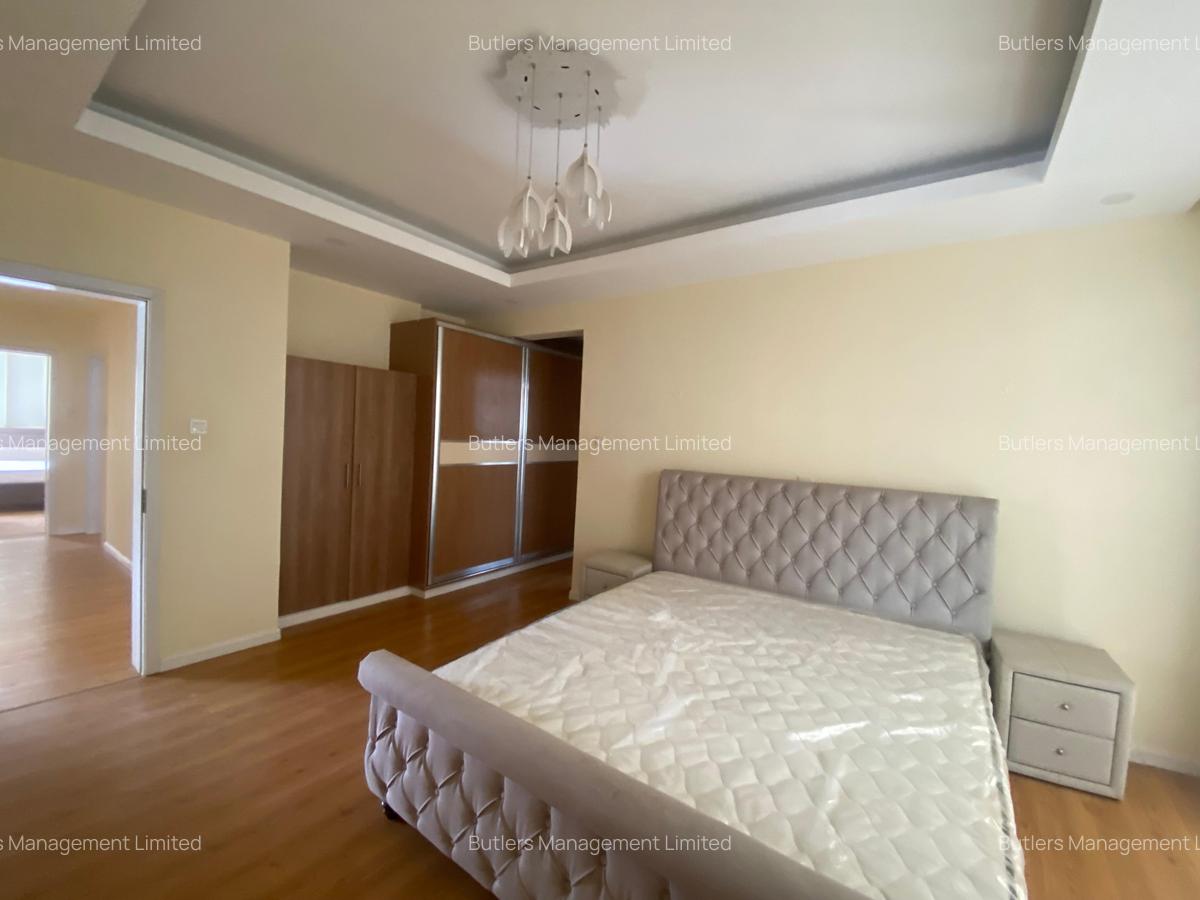 4 Bed Apartment with En Suite in Brookside - 7