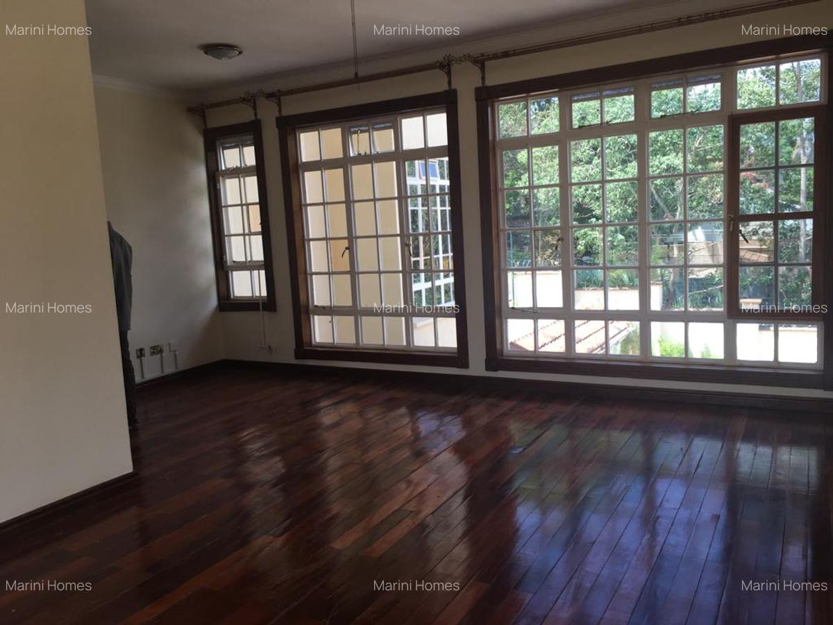 4 Bed Townhouse with En Suite in Kyuna - 12