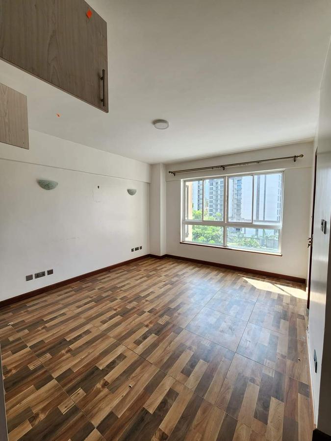 4 Bed Apartment with En Suite in Riverside - 8