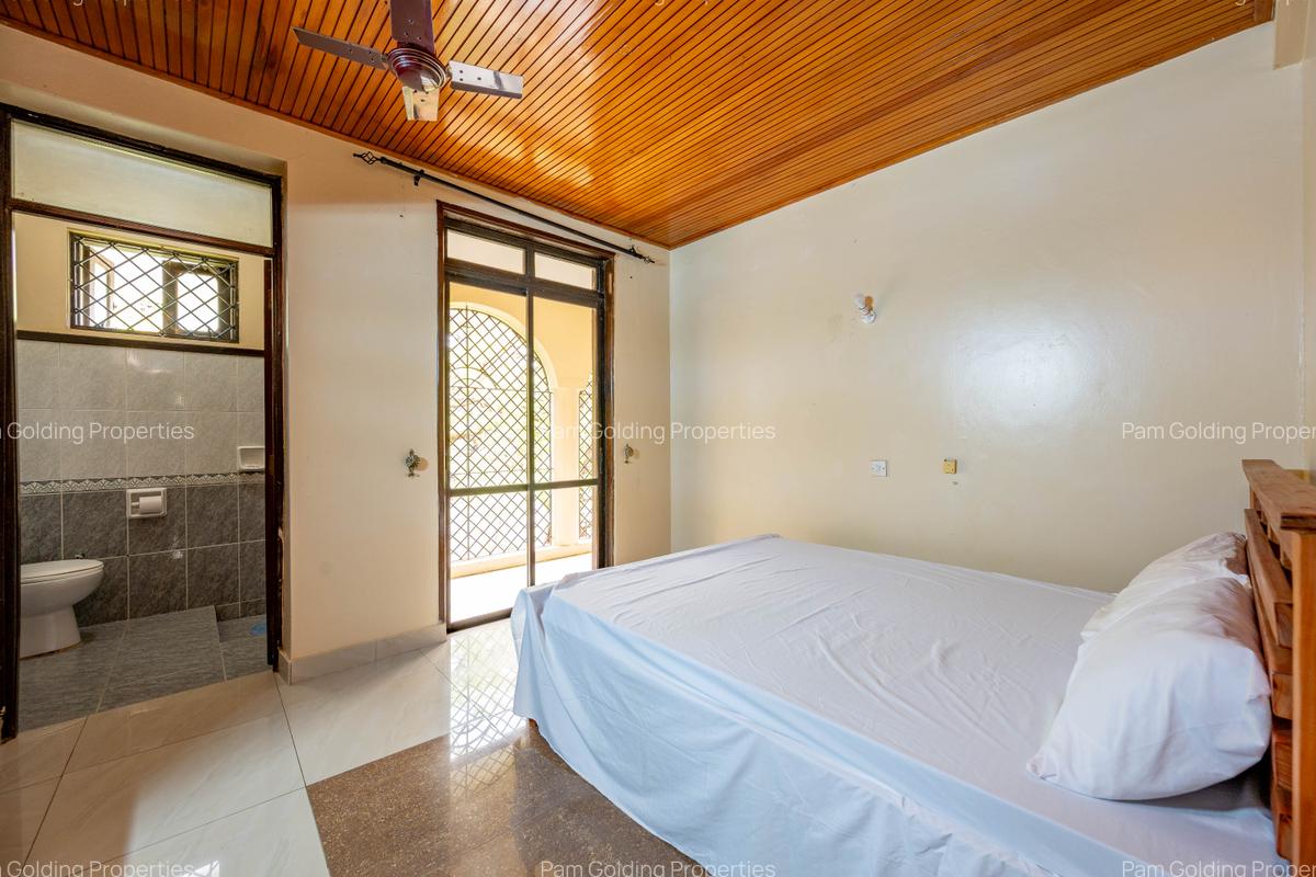 5 Bed Townhouse at Beach Road - 13