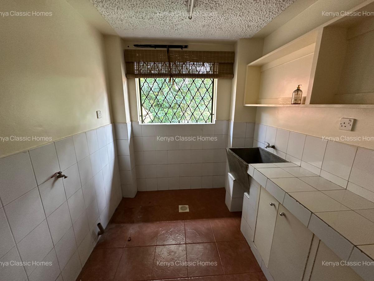 2 Bed Apartment with En Suite at Lavington - 5