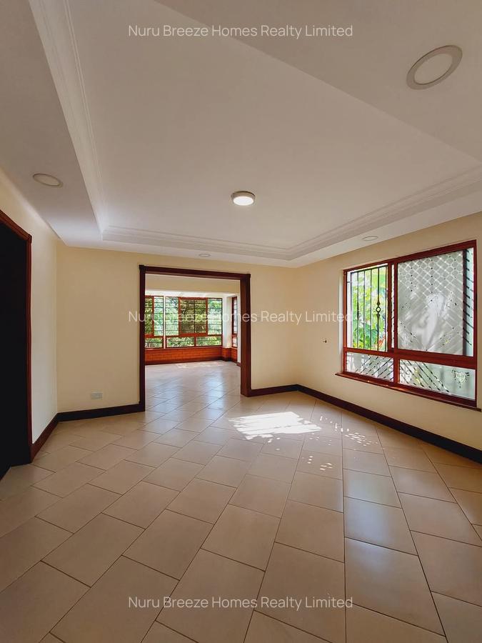 5 Bed Townhouse with En Suite in Spring Valley - 19