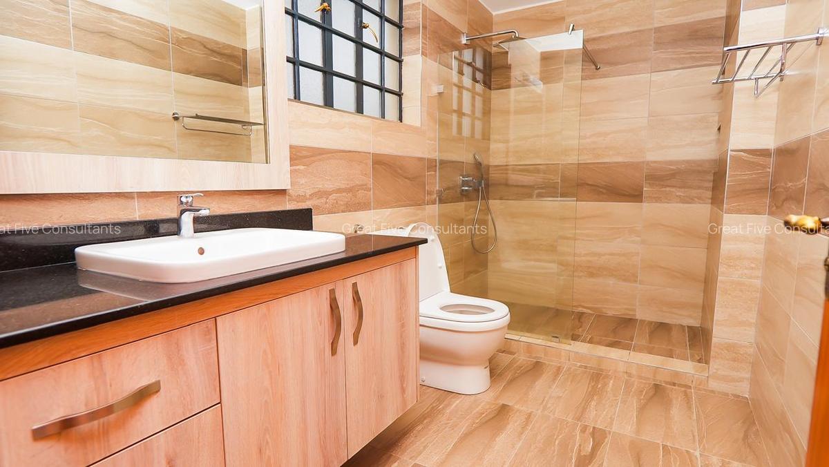 5 Bed Villa with En Suite in Kitisuru - 17