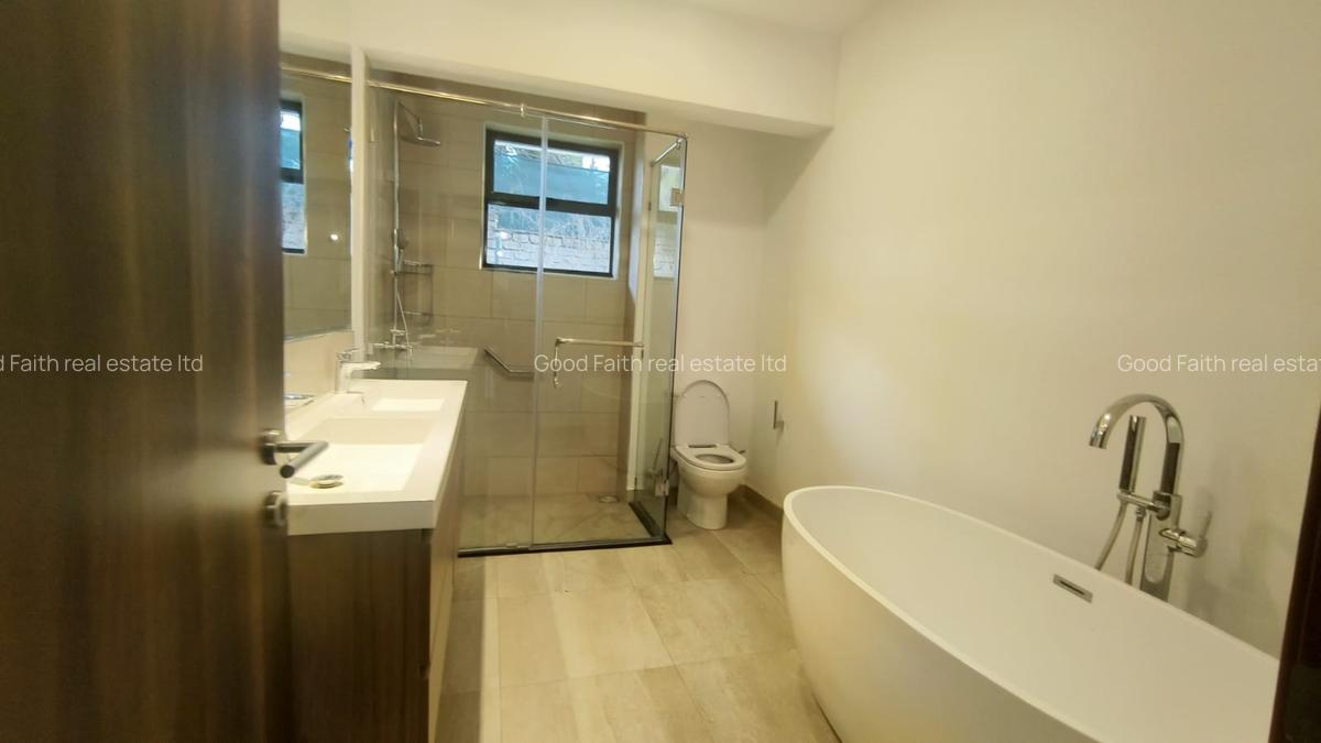 4 Bed House with En Suite at Two Rivers - 14