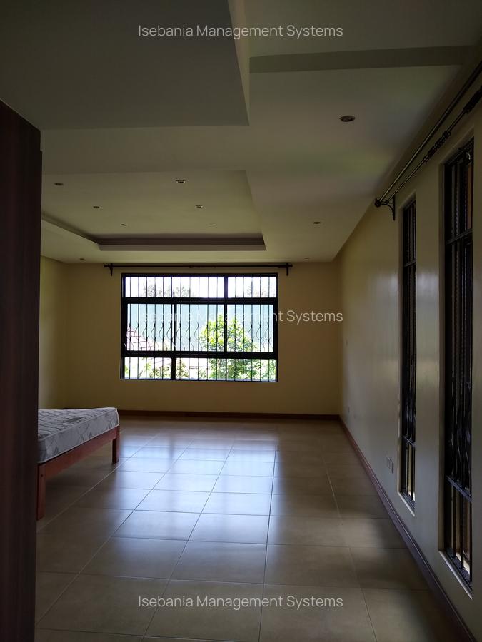 5 Bed House with En Suite at Glory Road - 16