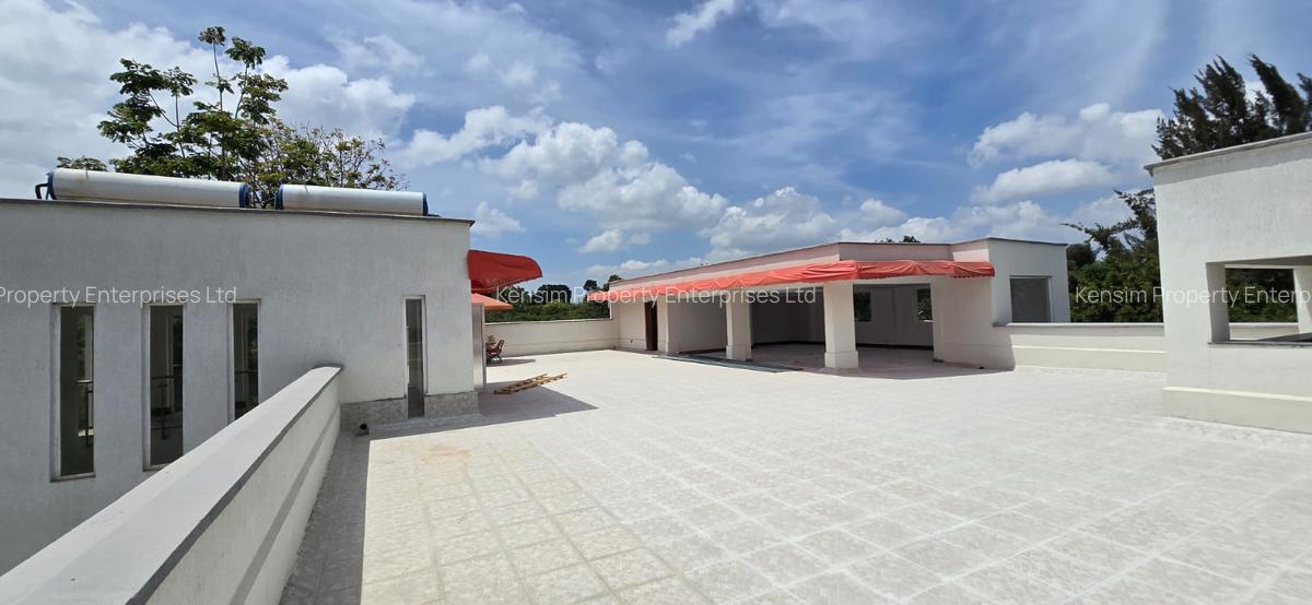 5 Bed House with En Suite in Runda - 2